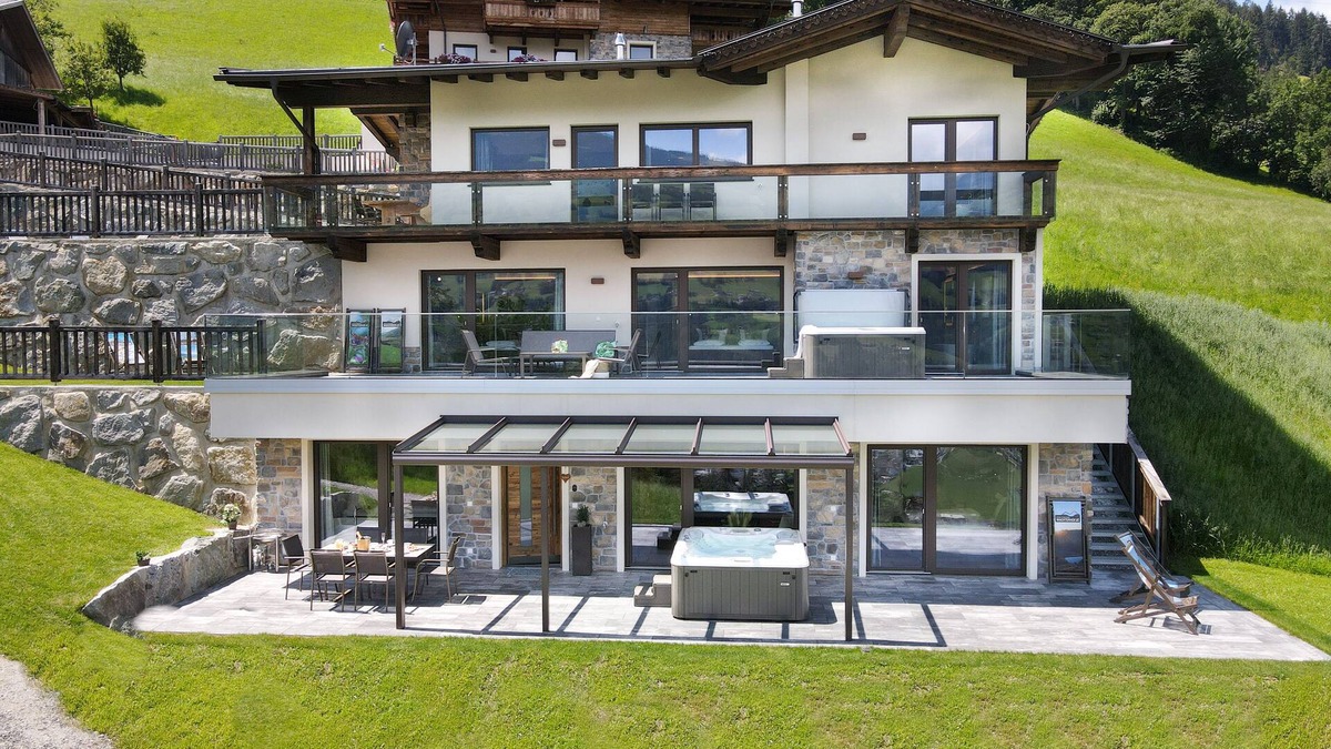 Emberg Apartment | Deluxe Suite Goldreh - SKI in/SKI out, Sauna-Jacuzzi - by "wachterhof"