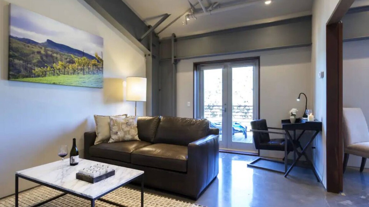Clear Lake Hotel | Deluxe Suite, Private Patio Overlooking Vineyard & Winery Property