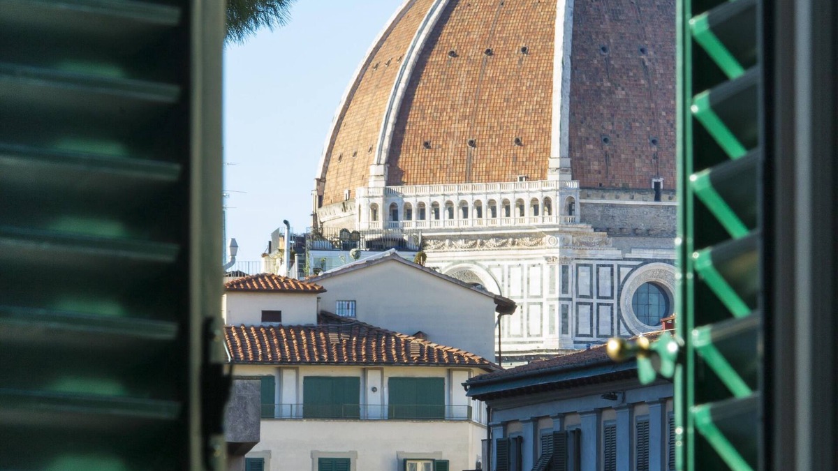 Sant' Ambrogio Apartment | DELUXE SUITE WITH GREAT VIEW! Bed and view Florence