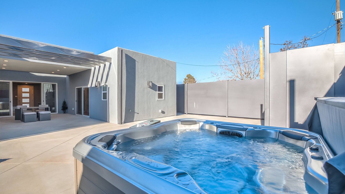 Uptown House | Deluxe Uptown Residence w/Hot Tub and 3 King Beds