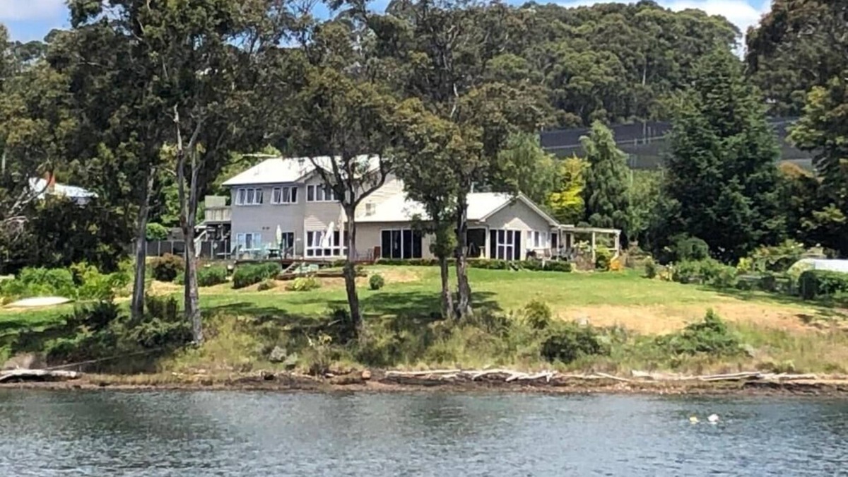 Port Huon Apartment | Deluxe waterfront retreat