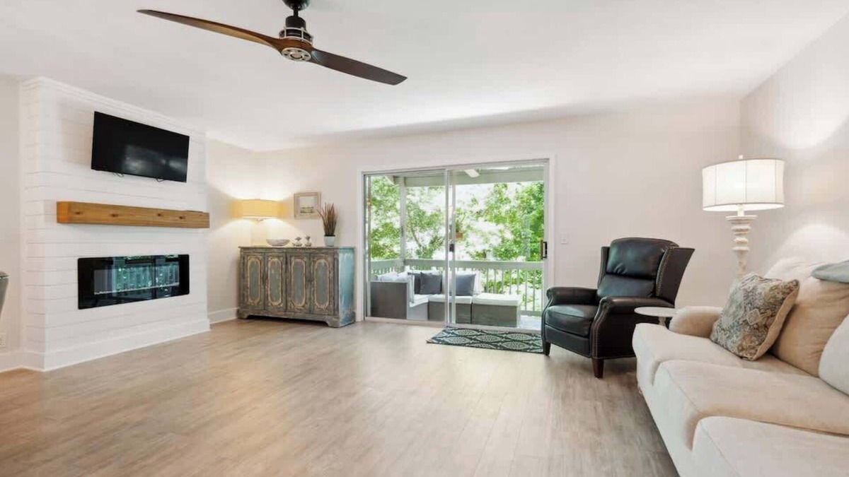 Demere Park Apartment | Demere Landing Summar