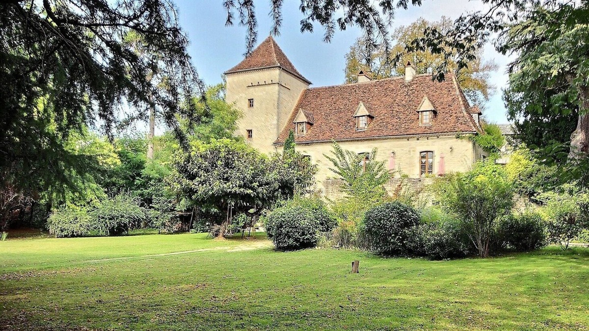 Saint Sozy House | Demeure de Charme Dans un Village du Quercy Avec un Parc, Tennis et Piscine