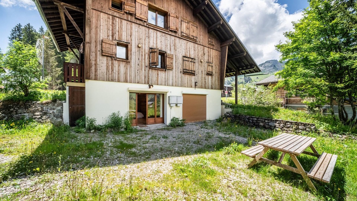 Le Praz de Lys Ski Chalet | Demi- Chalet Les Trolles 6-8 Pers' with Mountain View, Private Terrace and Wi-Fi