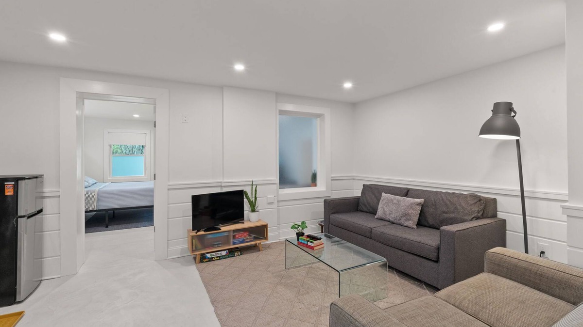 Van Ness Apartment | Den in DC, Newly renovated 1-bedroom apartment in DC with AC, WiFi