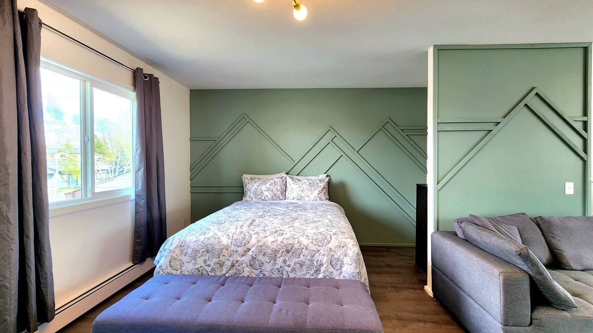 Sand Lake House | Denali Double House- 3 bedroom by airport and lakes!