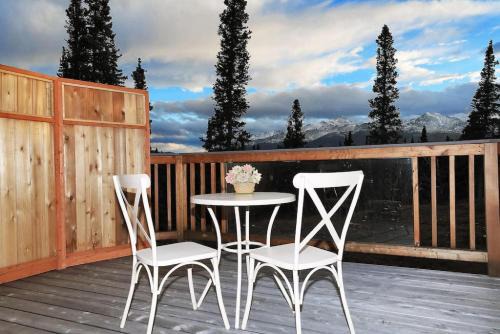 Healy House | Denali King Suite with Amazing Views