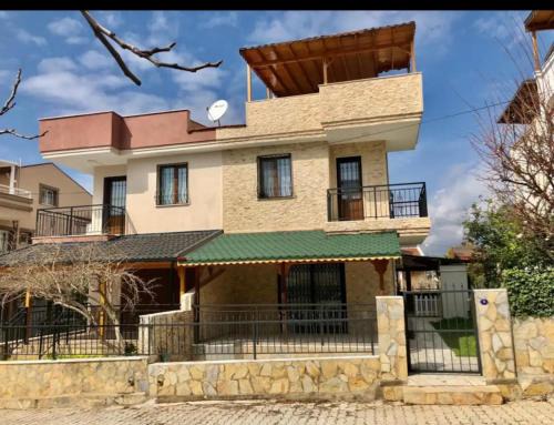 Gumuldur Villa | Denize 200 metre, 3+1 Bahçeli Villa