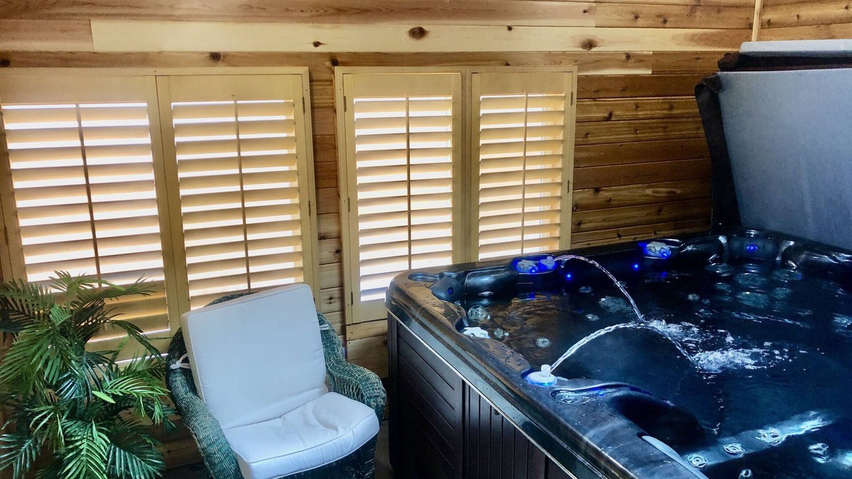 Southeast House | Denver Blue Bear Den: Private 3 Bedroom DTC Apartment & New Cedar Spa Room!