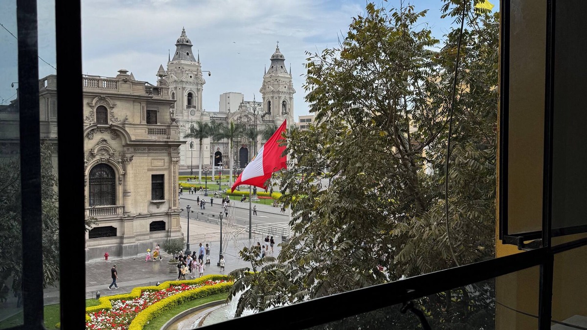 Lima Historic Center Apartment | Departamento con vista a Palacio de Gobierno! Completamente renovado