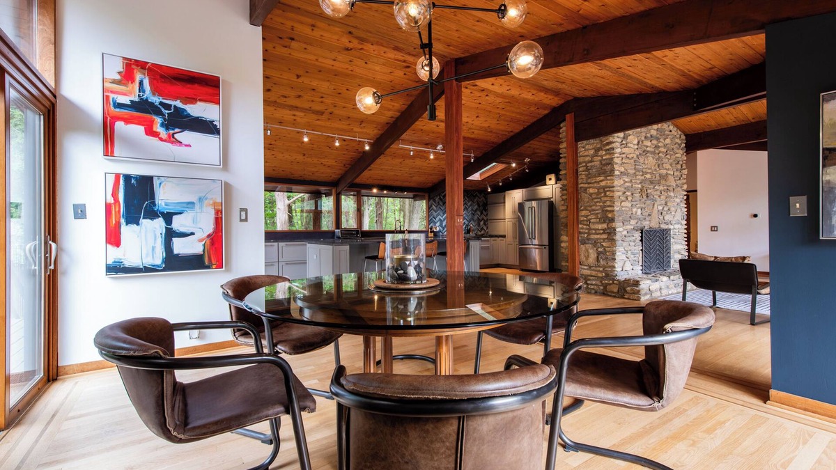 Buechel House | Derby City Deck House - 5 acres in Louisville!