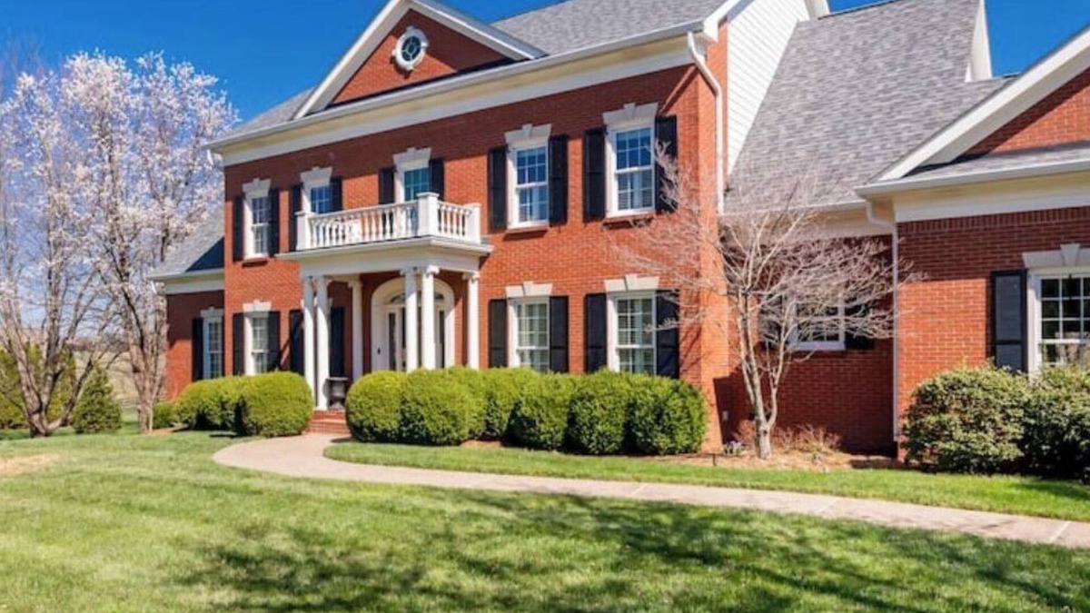 St. Matthews House | Derby Horse Farm Destination