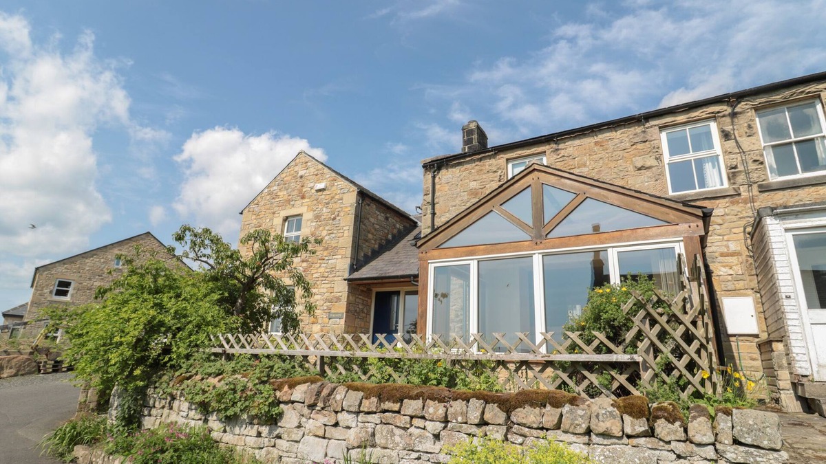 West Woodburn House | DERESIDE, pet friendly, character holiday cottage in West Woodburn