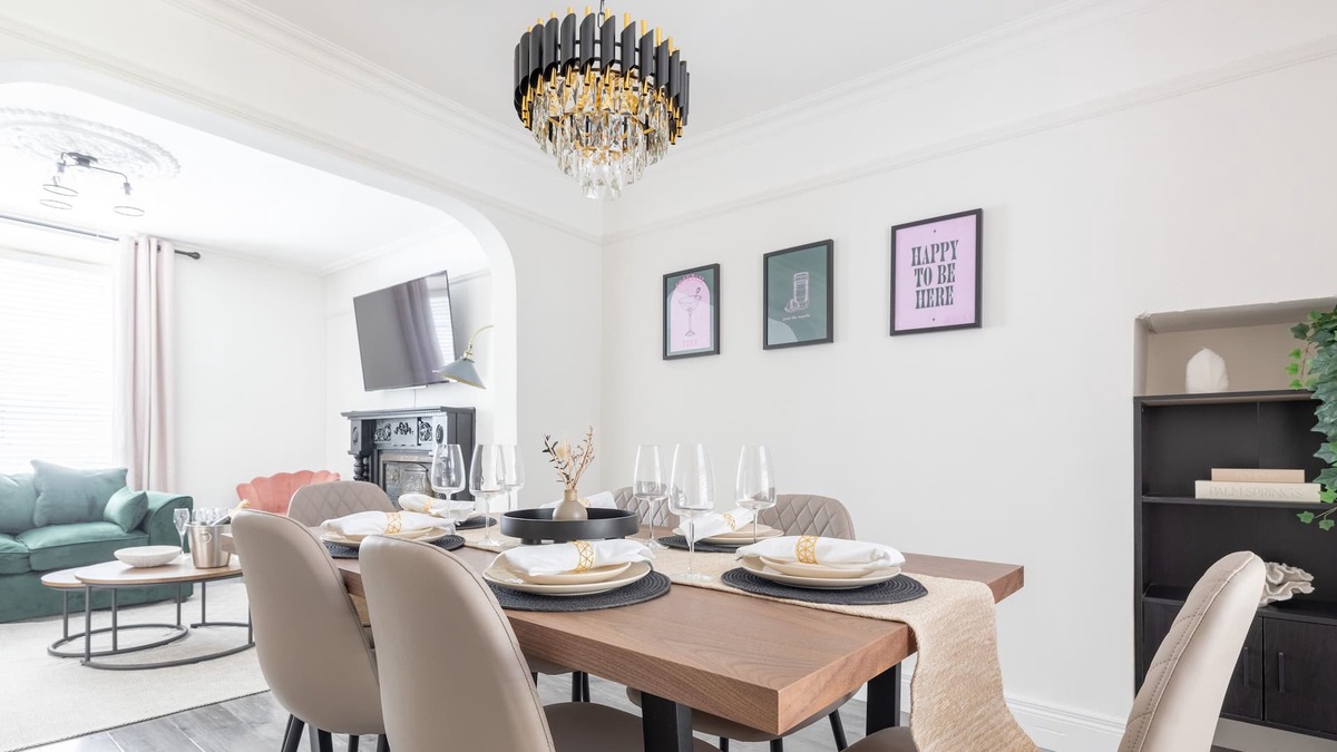 Londonderry House | Derry City, Northern Ireland - Primrose, 6 Guests - Derry (Tourists, Contractors, Relocation)
