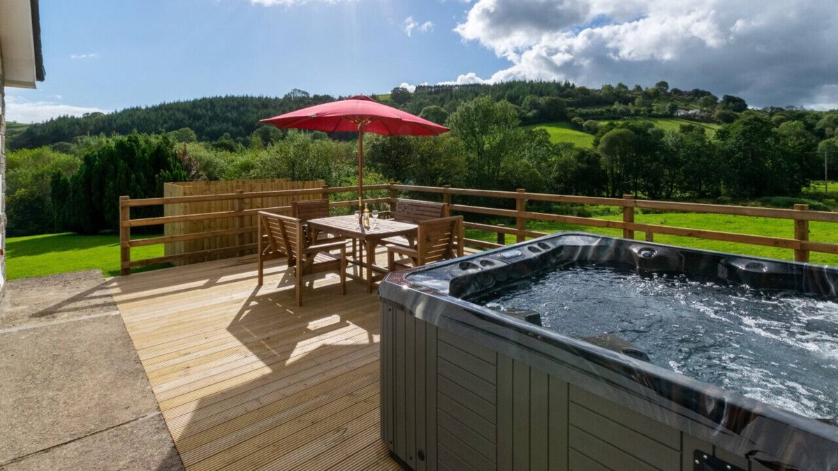 Brecon House | Derwen Las - Three Bedroom House, Sleeps 6