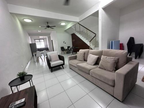 Taman Desa Tebrau House | Desa Tebrau 2 5mins IKEA Toppen PeiKin AICC HeLiXuan Restaurant