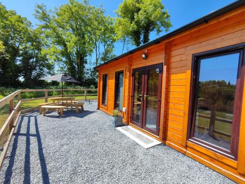 Tullaroan Ski Chalet | Desart School Garden Chalet