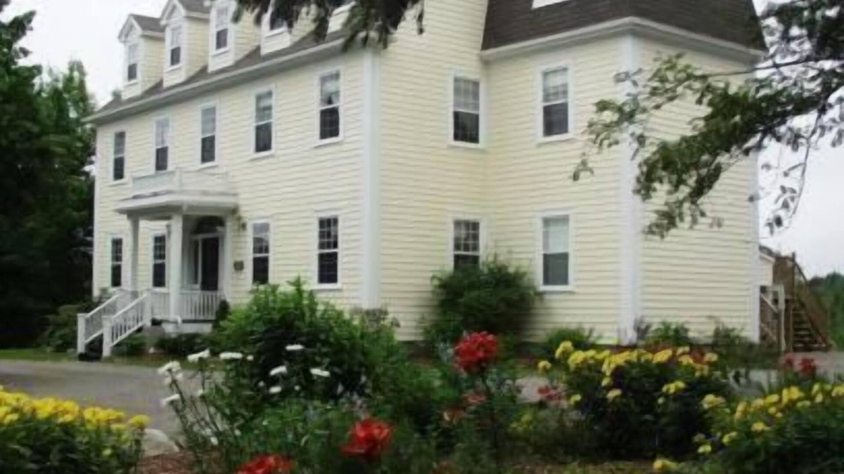 Guysborough Hotel | DesBarres Manor Inn