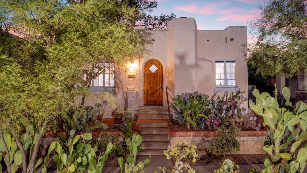 West University House | Desert Bloom/Blocks from U of A/1 BR 1 BA