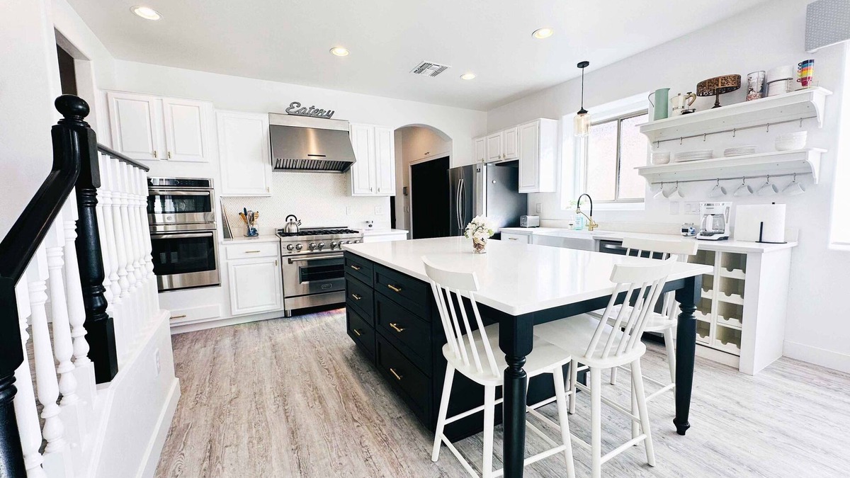 Catalina Foothills Estates House | Desert Blooms: Heated Pool & Spa - Winter Oasis
