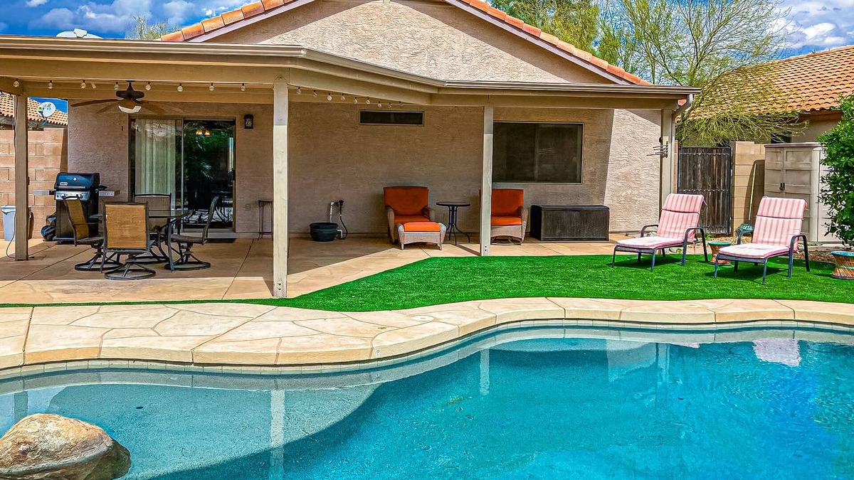 Apache Junction House | Desert charmer with enclosed yard, heated pool, smart TVs, W/D, & full kitchen