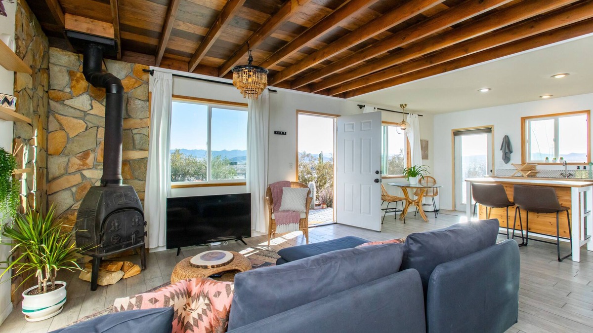 Twentynine Palms House | Desert Escape+Art studio+Trailer 10 min to Joshua Tree Park