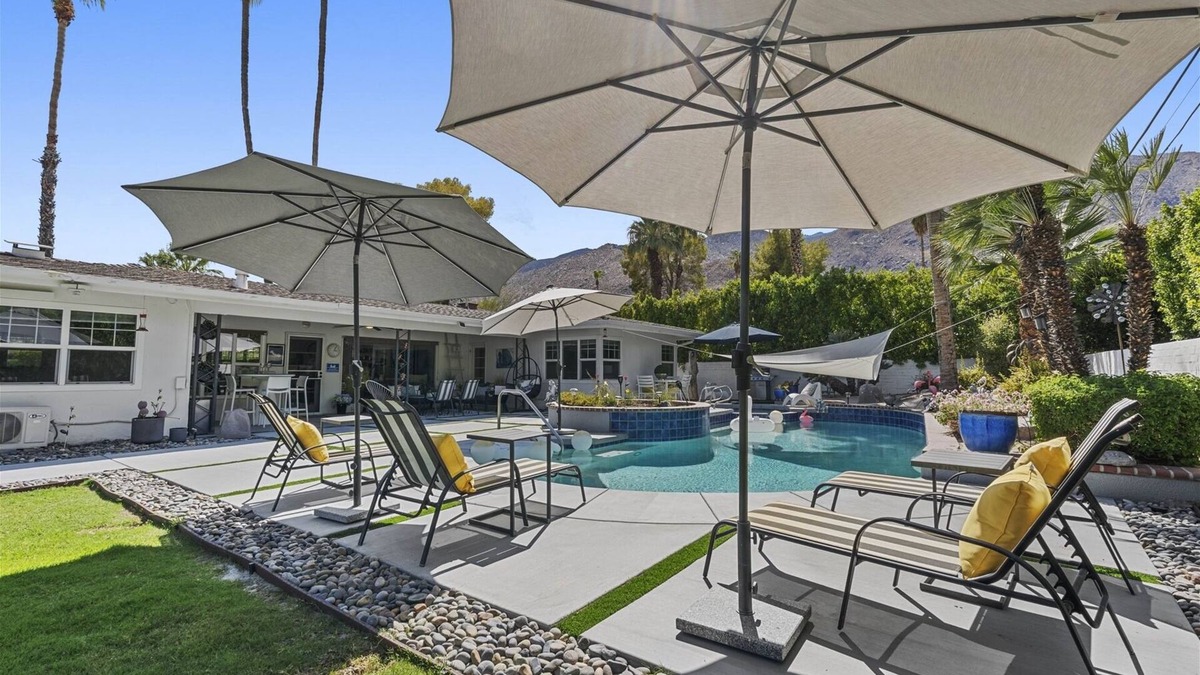 Tahquitz River Estates House | Desert Flamingo House