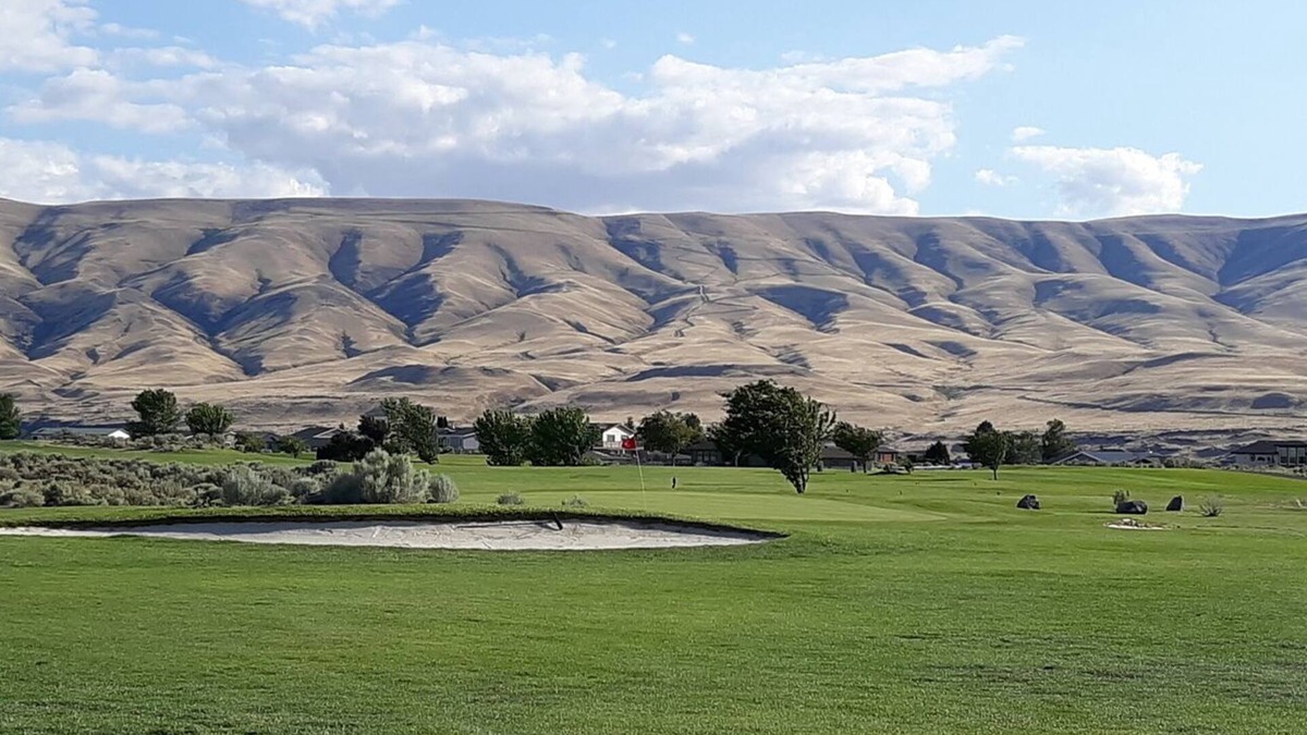 Desert Aire House | Desert Gorge at Desert Aire- 40 min to The Gorge! Minutes to golf, river & more!