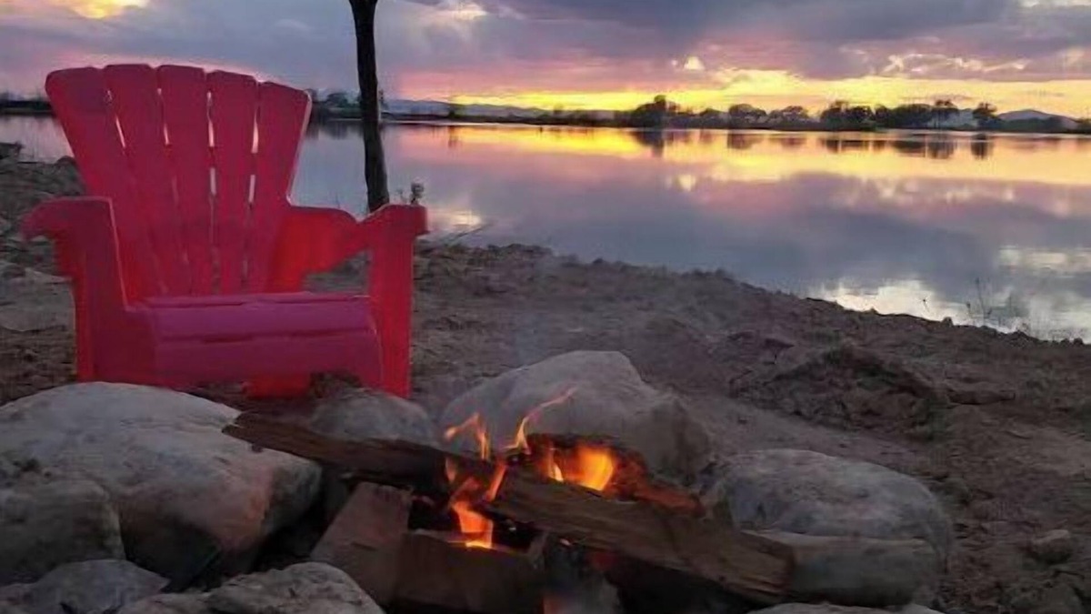 Delta Cabin | Desert Lake Cottage: Lake fun and desert adventuring
