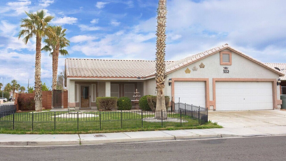 Mesquite House | Desert Oasis-Casinos-Golfing-off-road riding plus safe trailer storage!