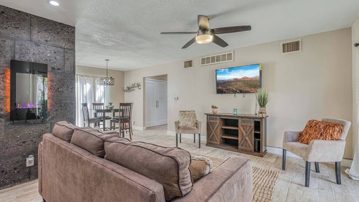 El Paso Condo | Desert Oasis - Central to Everything!