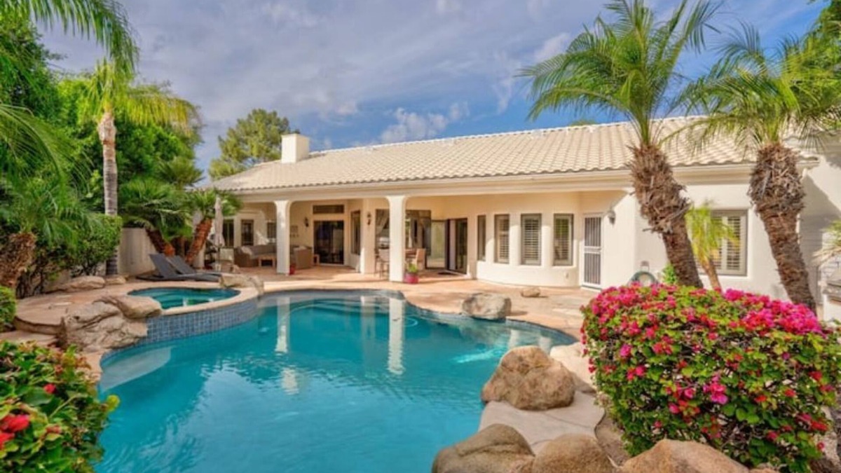 Val Vista Lakes House | Desert Oasis in Val Vista Lakes - Heated Pool