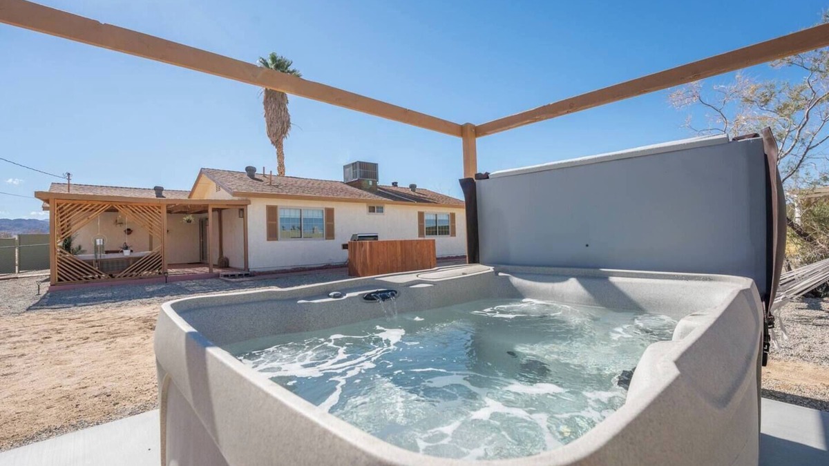 Joshua Tree House | Desert Oasis w/Hot Tub, Fully Fenced, Pool & Mountain Views 🌵✨