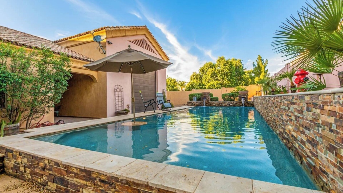 East Mesa House | Desert Paradise Retreat | Luxe 5BR w/Pool in Mesa