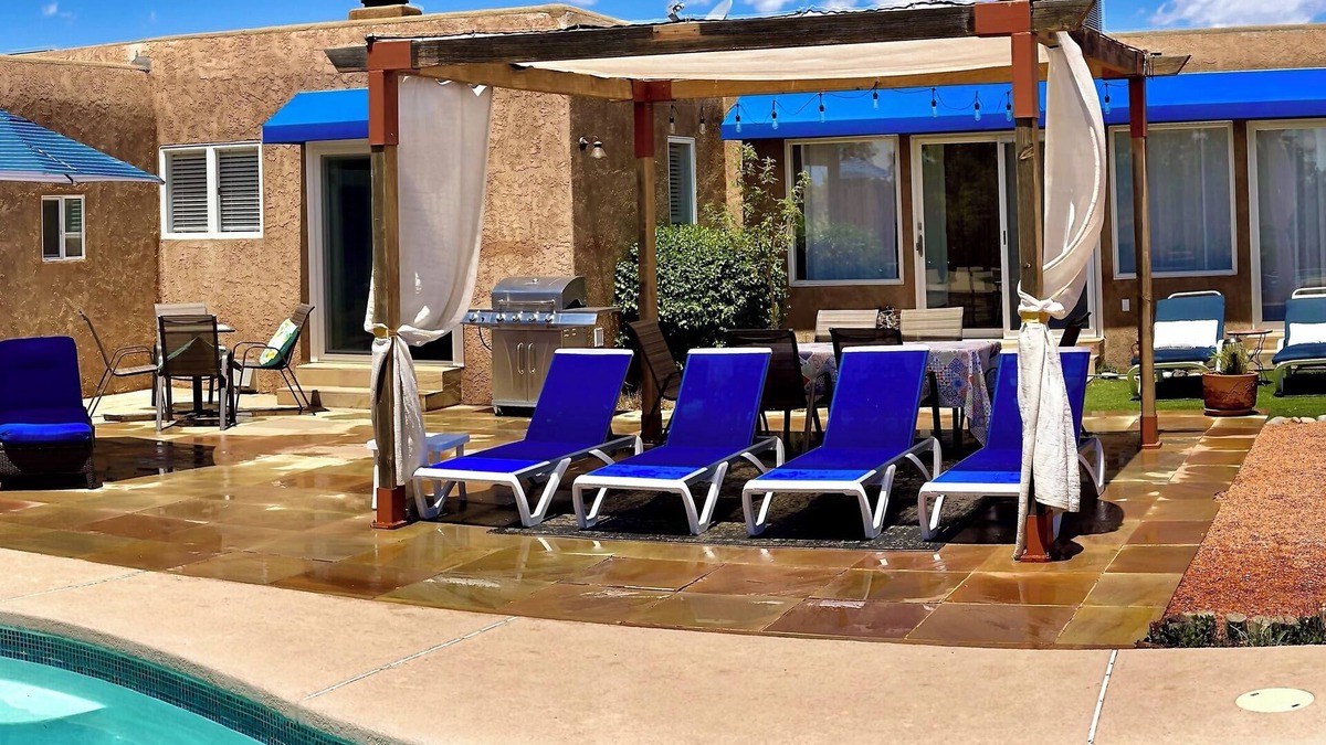 Santa Fe Villa | Desert Retreat House with Pool and Casita 15 minutes from Downtown