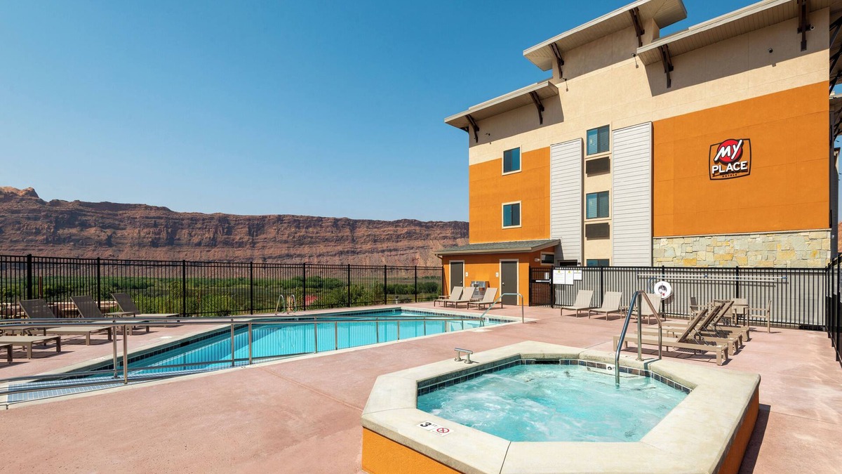 Moab Hotel | Desert Retreat – Your Base for Moab Exploration! In-Room Kitchen & Pet-Friendly
