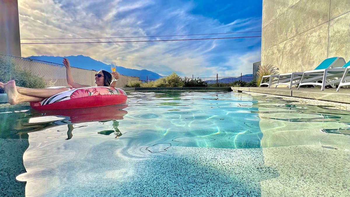 Desert Hot Springs House | ~Desert Serenity ~ healing salt water pool & spa