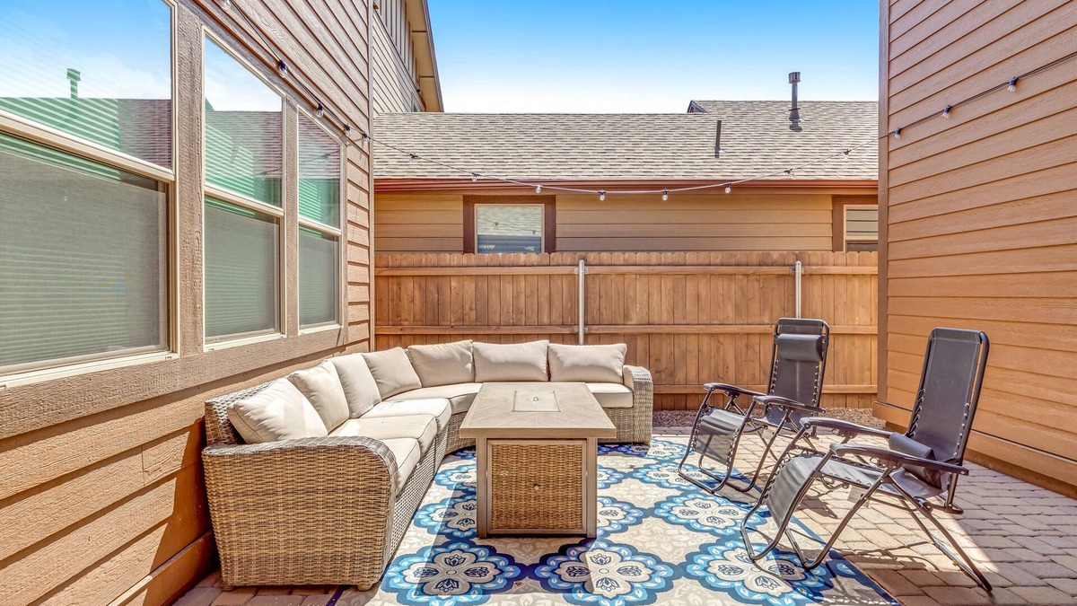 Flagstaff Apartment | Desert studio with mountain views, full kitchen, and modern decorations