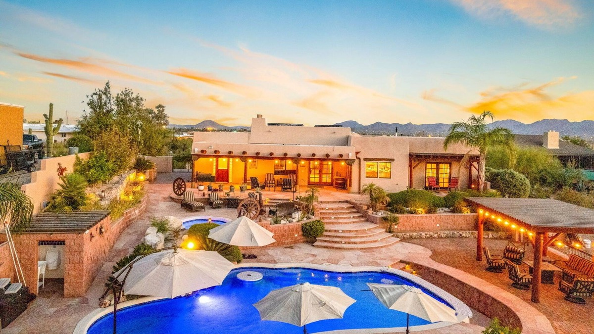 Casas Adobes House | Desert Sunset Escape