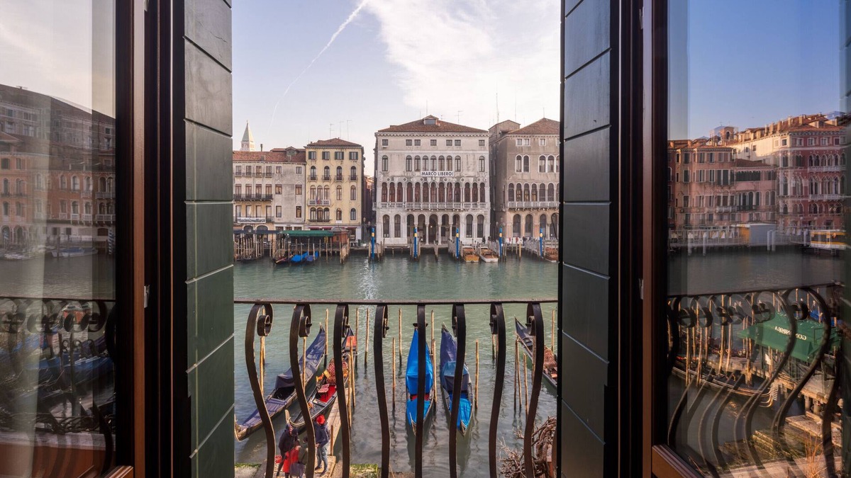 San Polo Apartment | Design Apartment with Balcony on the Grand Canal R