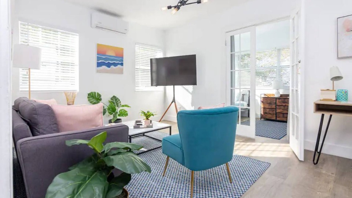 Buena Vista House | Design District Apartment (201)