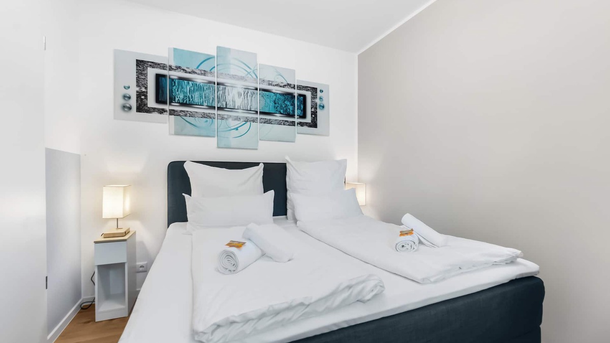 Schkeuditz Apartment | Design luxury, fully equipped, 30min Leipzig Hbf 8
