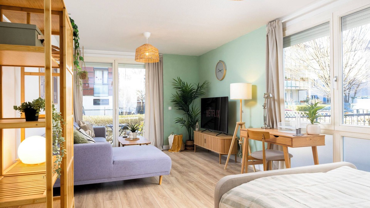 Striesen Apartment | Design Studio I Center I Green