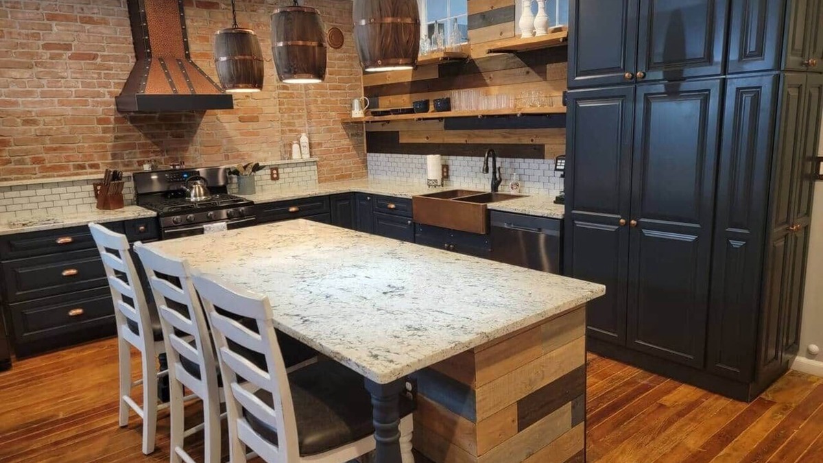 Florence Apartment | Designer 2 Bedroom Loft on Main Street in Florence