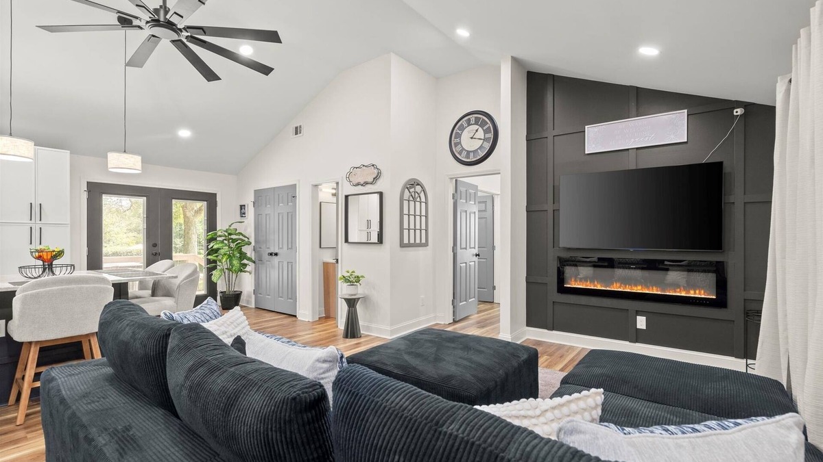 Belvedere Park House | Designer 3BR/3BA Bungalow Great for Families!