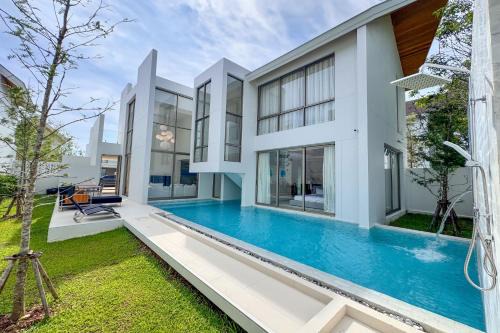 Si Sunthon Villa | Designer 3BR Pool Villa in New Build LuxPride 4 L8 Residence