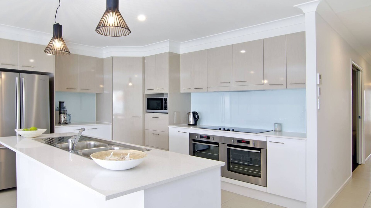 Bilinga House | 🌊🌴 Designer 5 Bedroom Beachfront in Tugun! 🌴🌊