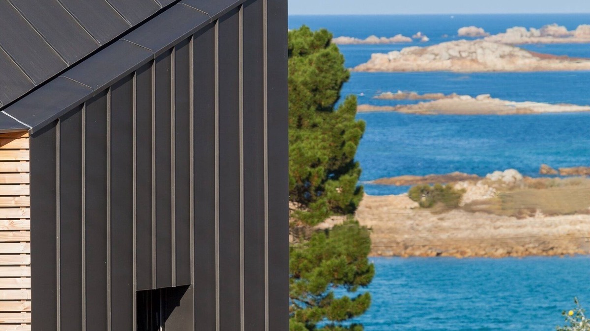 Trevou-Treguignec House | Designer accommodation with magnificent sea views, 100 m from the beach!