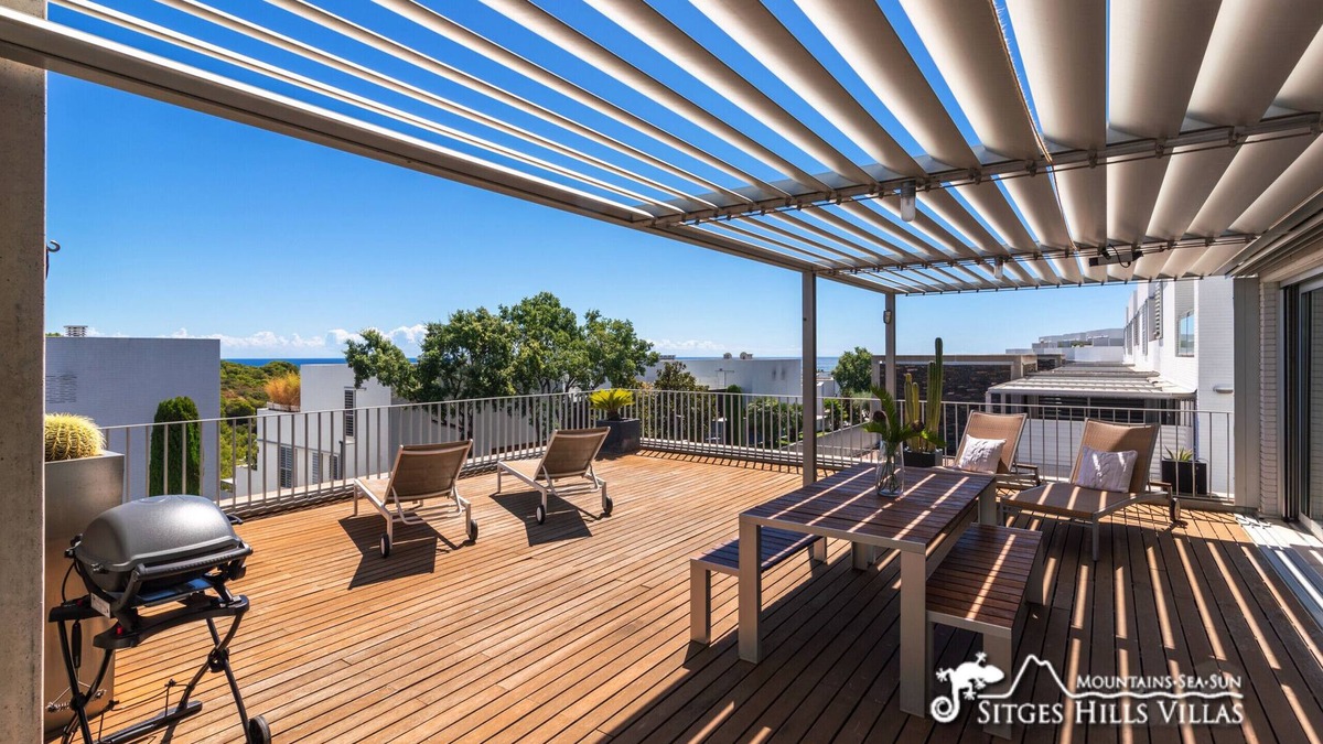 Sant Pere de Ribes Apartment | Designer Apartment Casa Del Mar with A/C, com pool and sea views