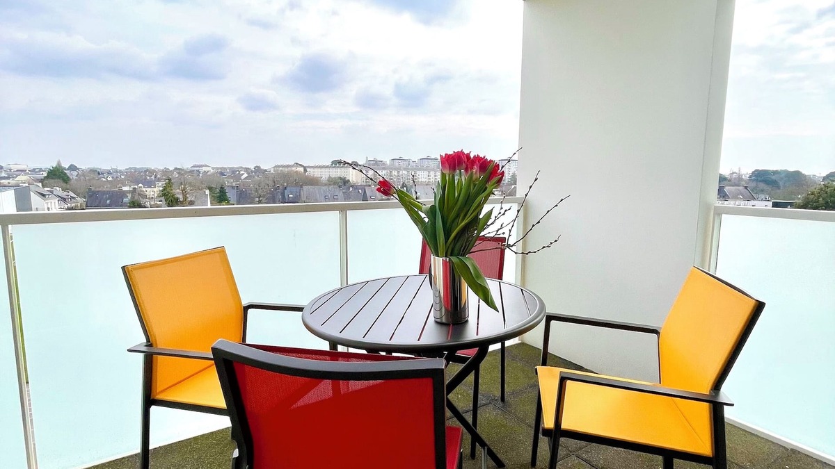 Vannes Apartment | Designer apartment with view and private parking